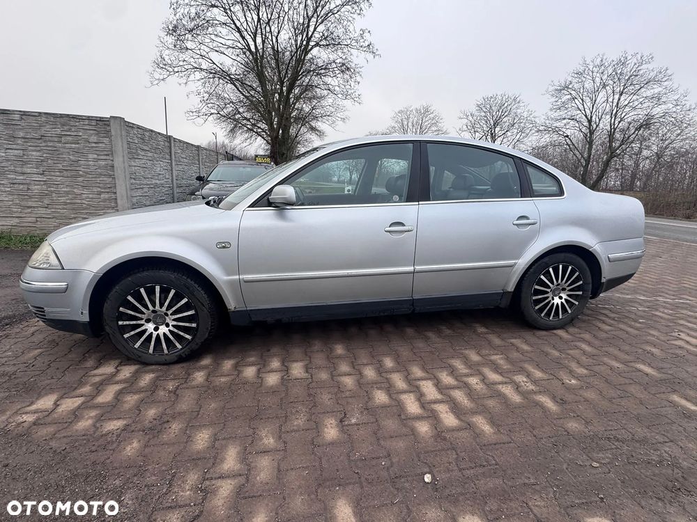 Volkswagen Passat 1.9 TDI Highline - 2