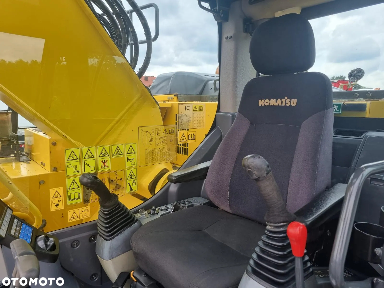 Komatsu PC 228 - 12