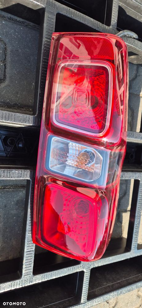 Lampa tylna prawa ISUZU D-MAX 2020- - 1