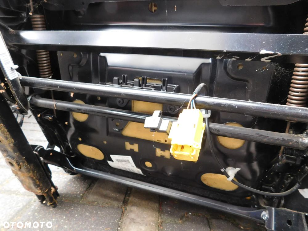 fotele przód kierowcy pasażera SKODA FABIA II ROOMSTER PRAKTIK - 13