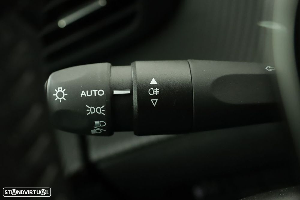 Peugeot e-2008 54 kWh Allure - 18