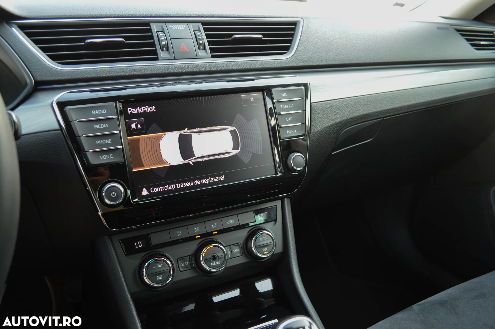 Skoda Superb Combi 2.0 TDI Style - 23