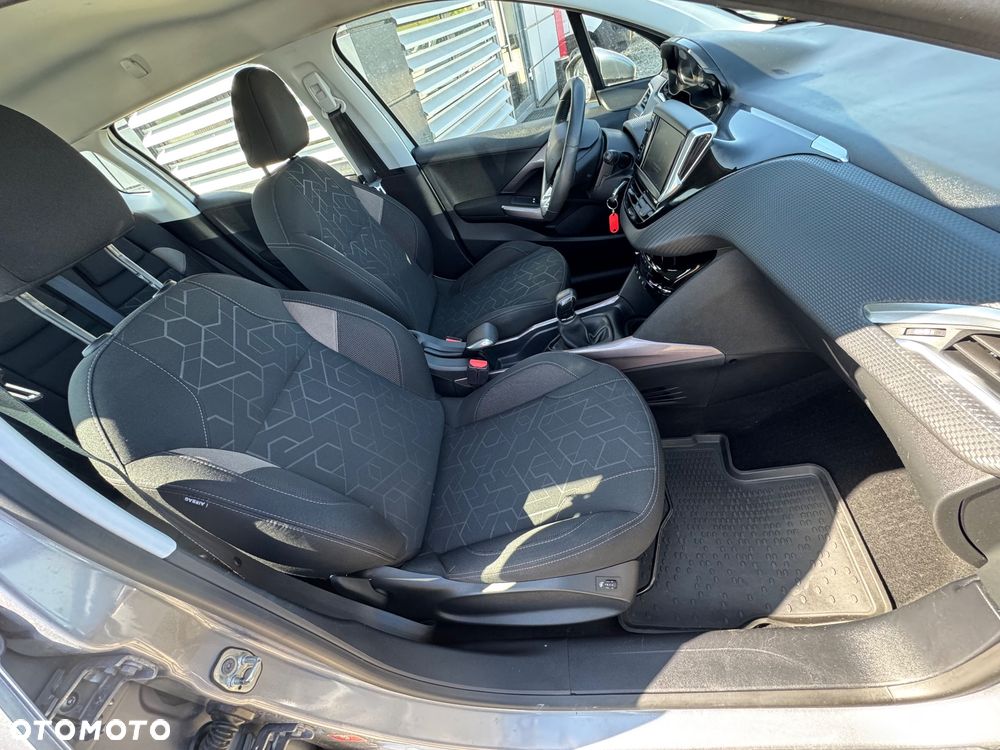 Peugeot 2008 1.2 Pure Tech Style - 13
