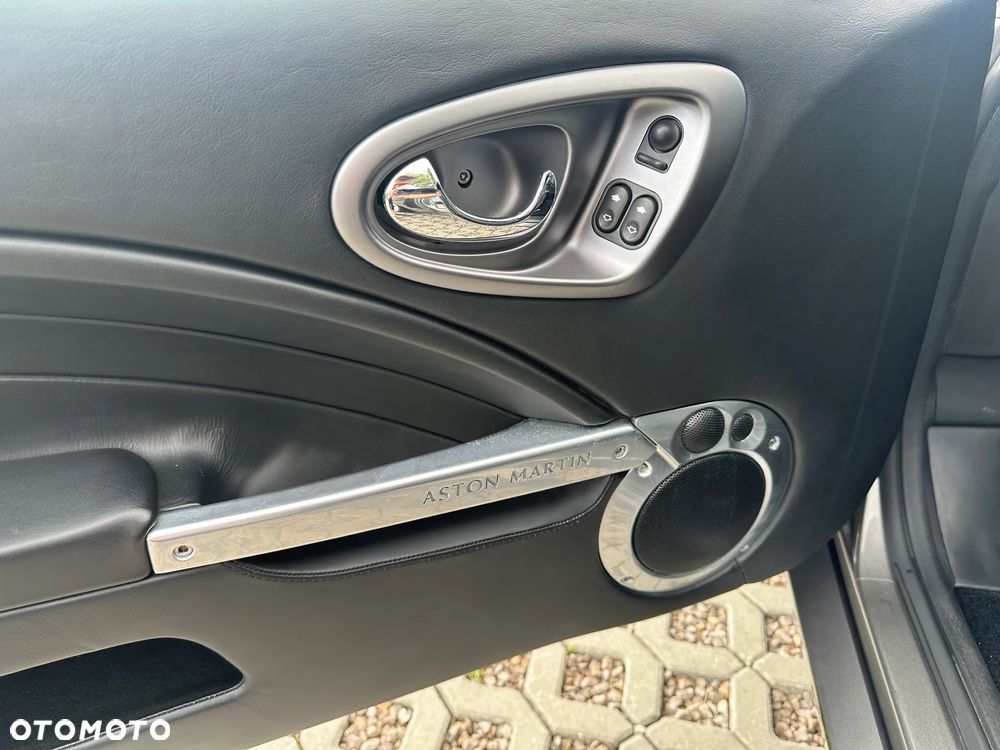 Aston Martin V12 Vanquish - 24