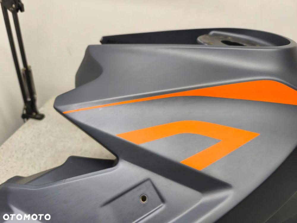 Bak, zbiornik paliwa KTM 1290 Super Duke GT - 23