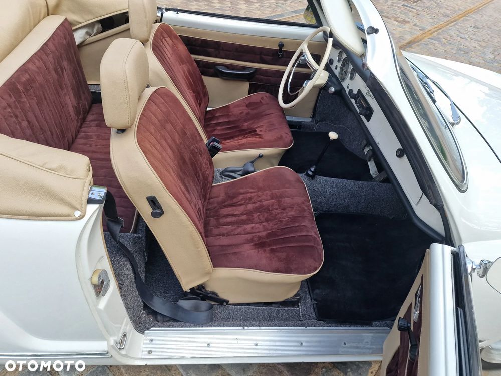 Volkswagen Karmann Ghia - 18