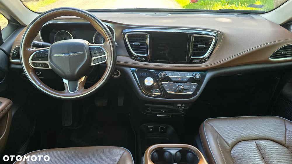 Chrysler Pacifica - 16