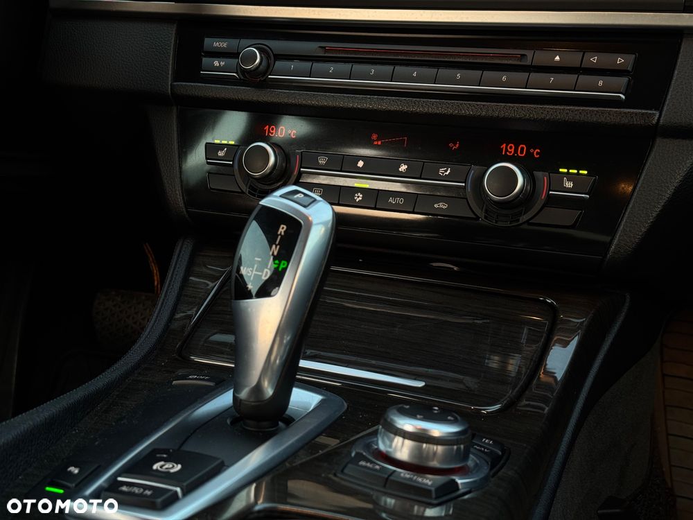BMW Seria 5 520d - 28