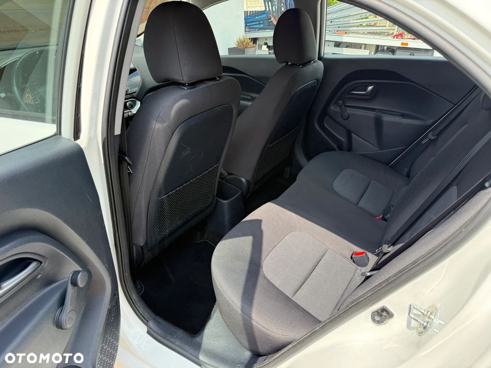 Kia Rio - 12