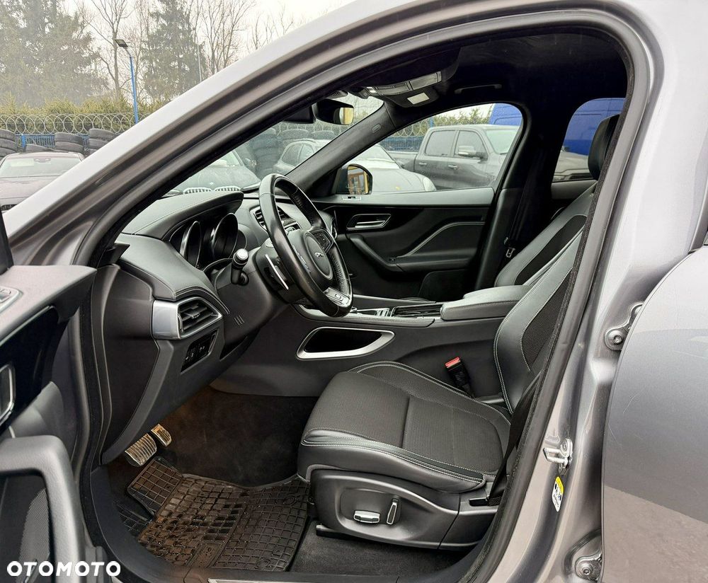 Jaguar F-Pace 25d AWD R-Sport - 8