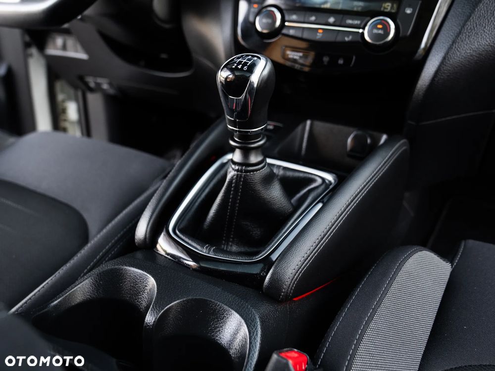 Nissan Qashqai 1.6 DIG-T N-Connecta - 30