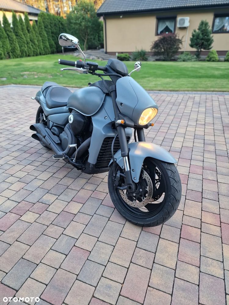 Suzuki Intruder - 1