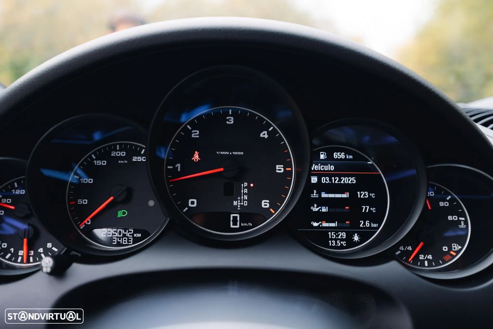 Porsche Cayenne - 40