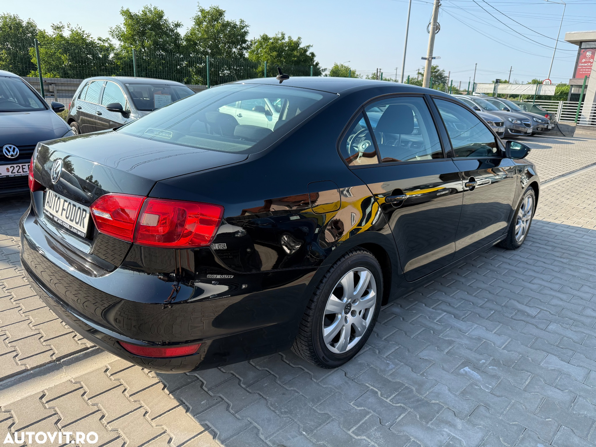 Volkswagen Jetta 1.6 TDI Blue Motion Technology Comfortline - 3