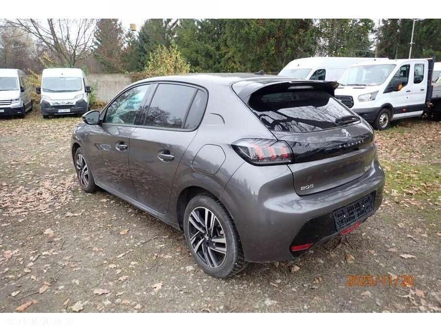 Peugeot 208 - 8
