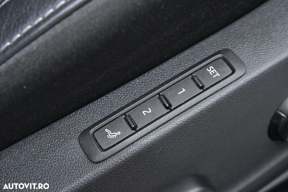 Skoda Octavia 2.0 TSI DSG RS - 20