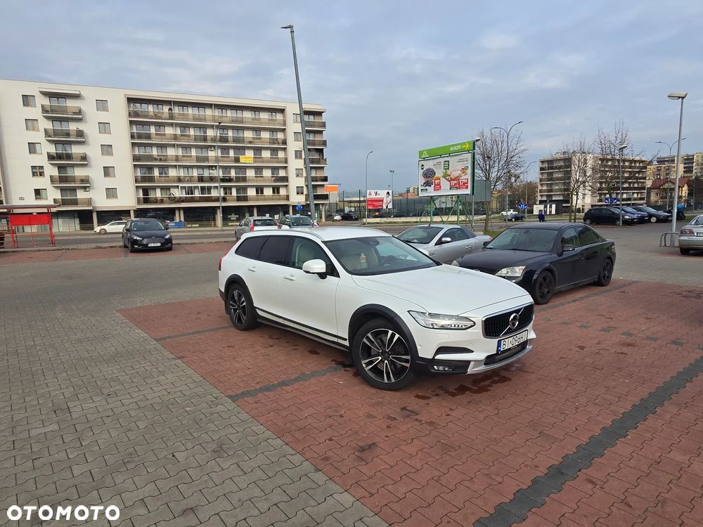 Volvo V90 Cross Country - 28