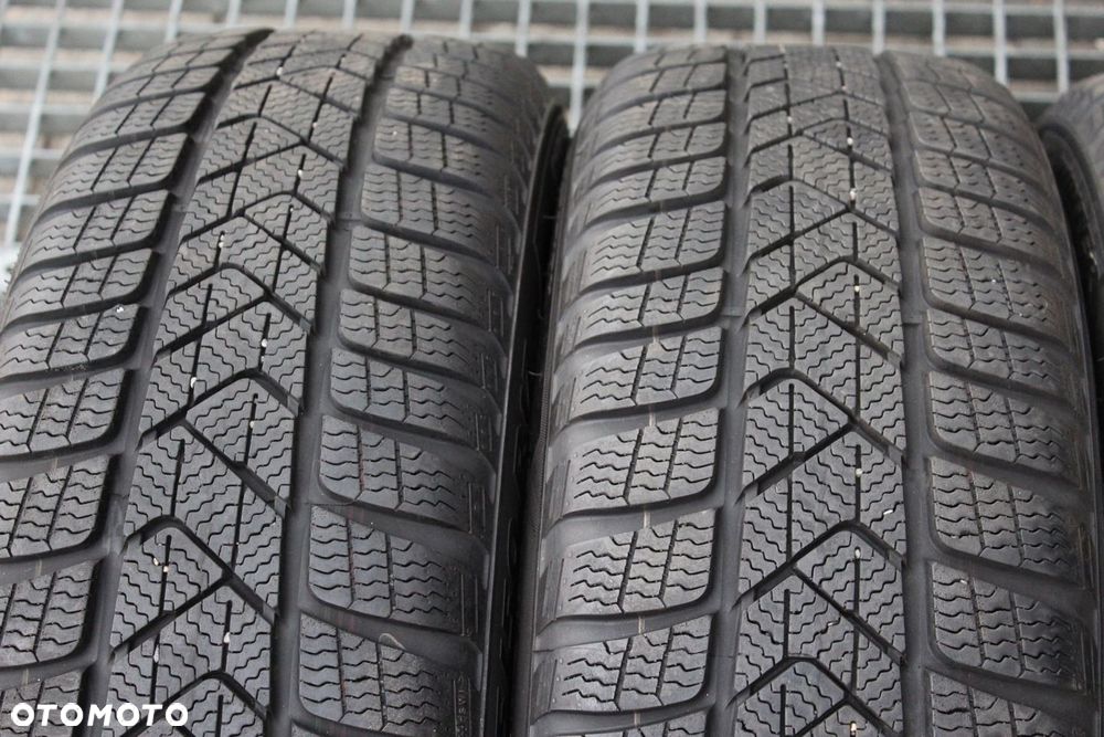 4x 205/50R17 PIRELLI WINTER SOTTOZERO 3 AO1 93H 21r 7mm - 2