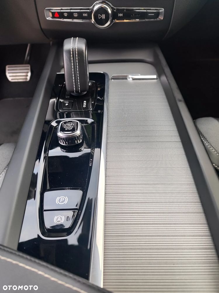 Volvo XC 60 T4 R-Design - 12