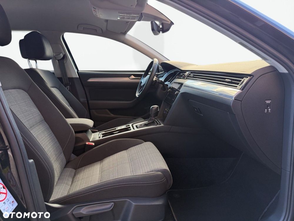 Volkswagen Passat - 37