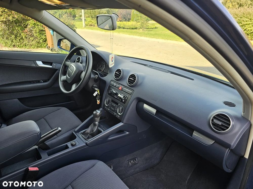 Audi A3 Sportback 1.6 Ambiente - 25