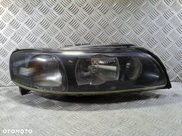 LAMPA PRAWA PRZEDNIA VOLVO S60