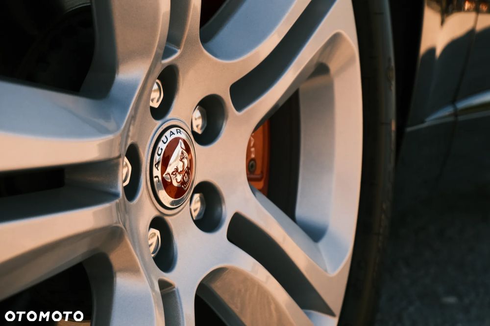 Jaguar F-Pace - 8
