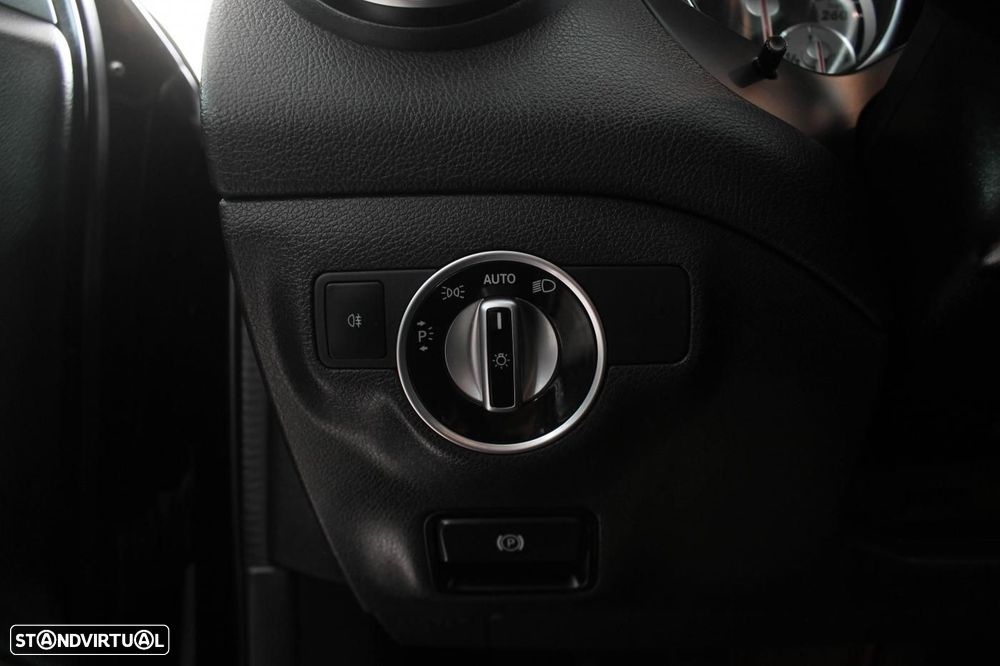 Mercedes-Benz GLA 180 d Urban - 23