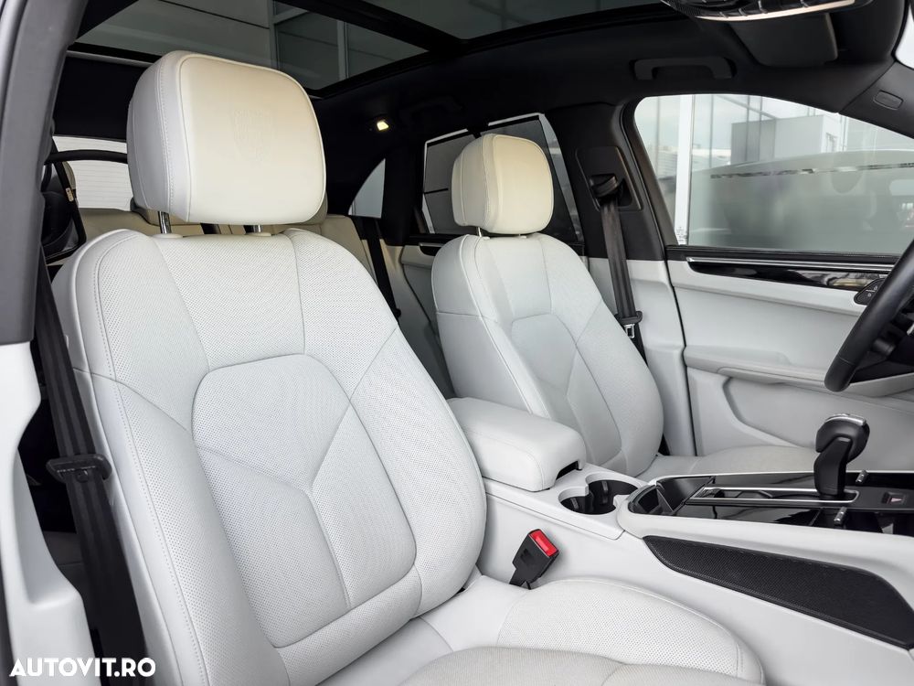 Porsche Macan T - 12