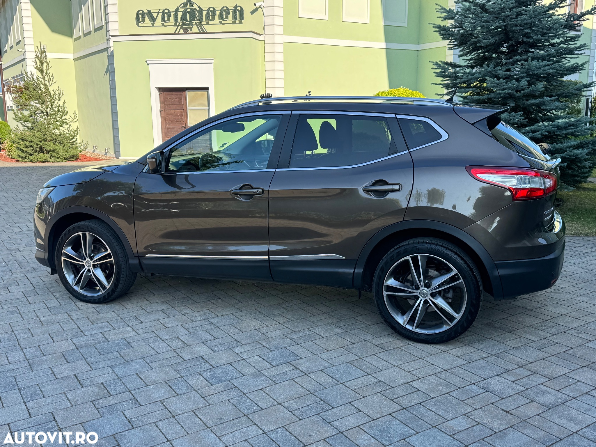 Nissan Qashqai 1.6 DCI Start/Stop X-TRONIC Tekna - 2