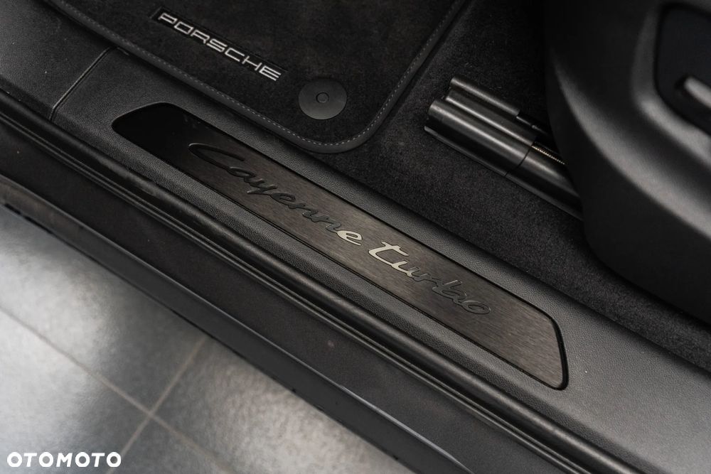 Porsche Cayenne Turbo E-Hybrid PHEV - 32