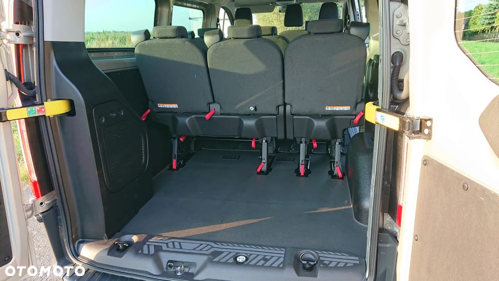 Ford Tourneo Custom - 13