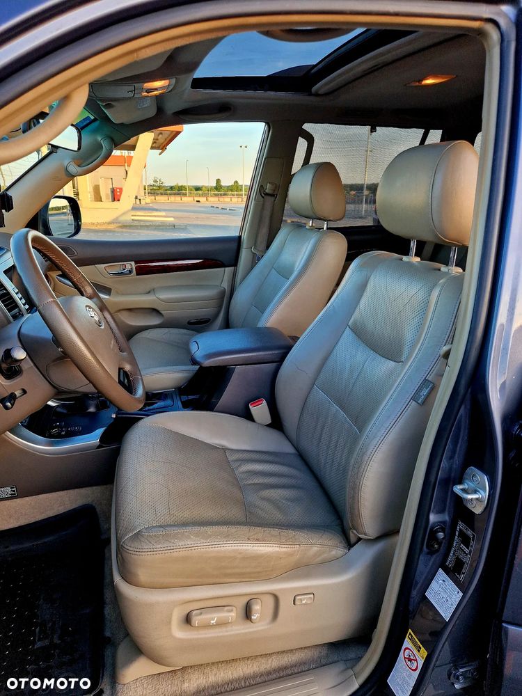 Toyota Land Cruiser - 9