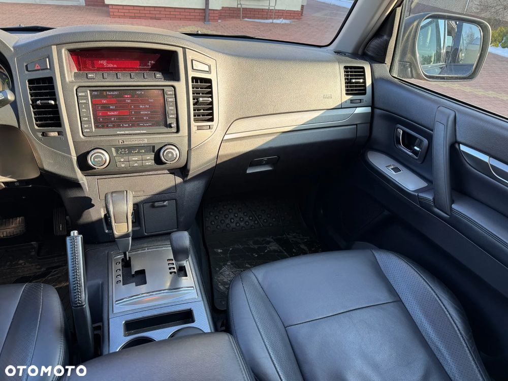 Mitsubishi Pajero 3.2 DID Instyle - 14