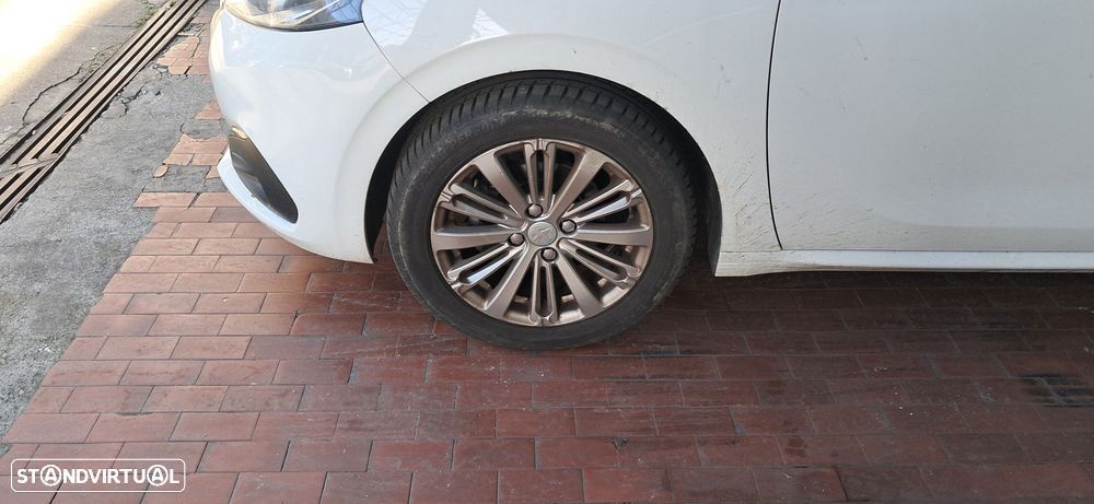 Peugeot 208 1.2 PureTech Active - 2