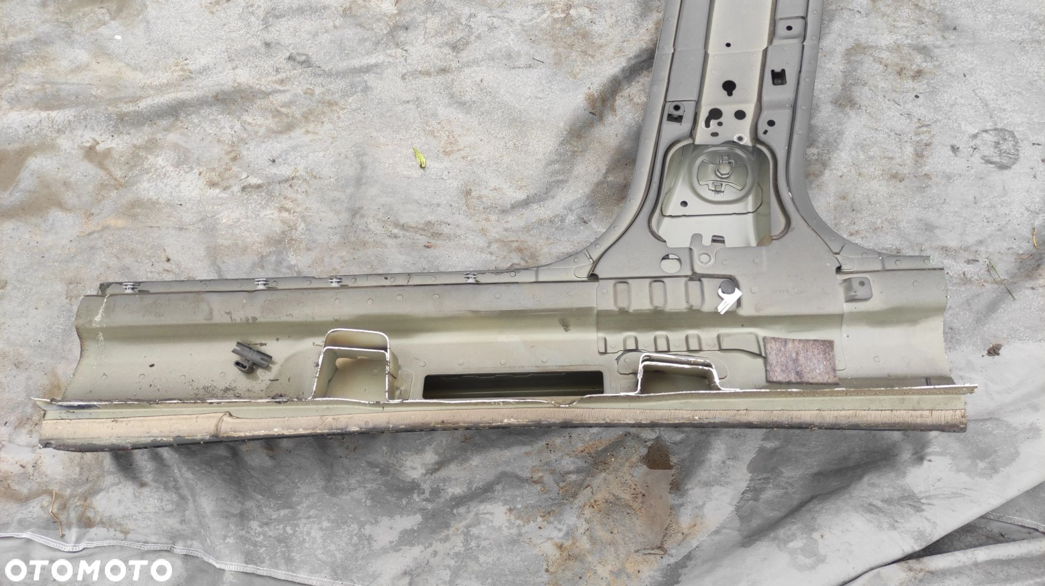 PRÓG PRAWY SŁUPEK B BMW F10 F11 668 SCHWARZ II 2 - 5