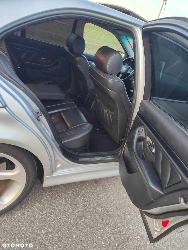 BMW Seria 5 525d - 12