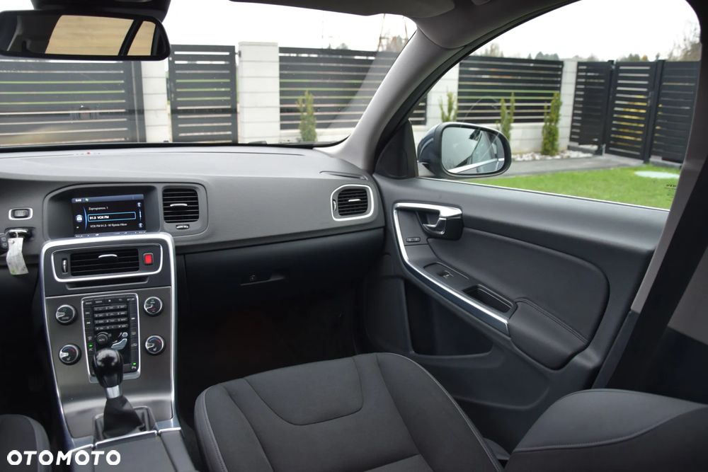 Volvo V60 D3 Momentum - 34