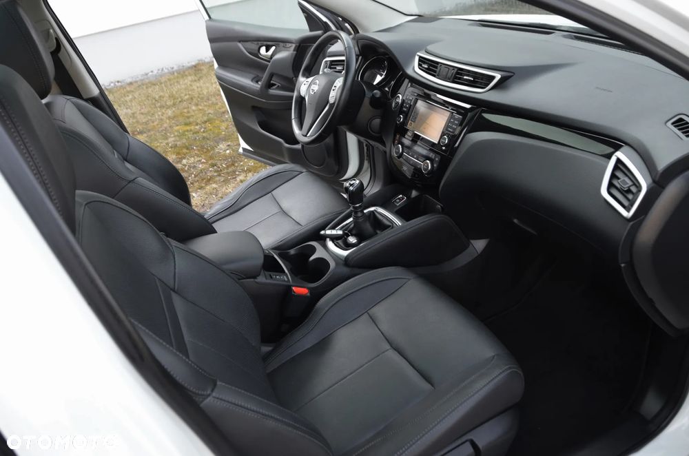 Nissan Qashqai 1.6 DCi 4x4 Tekna+ - 33