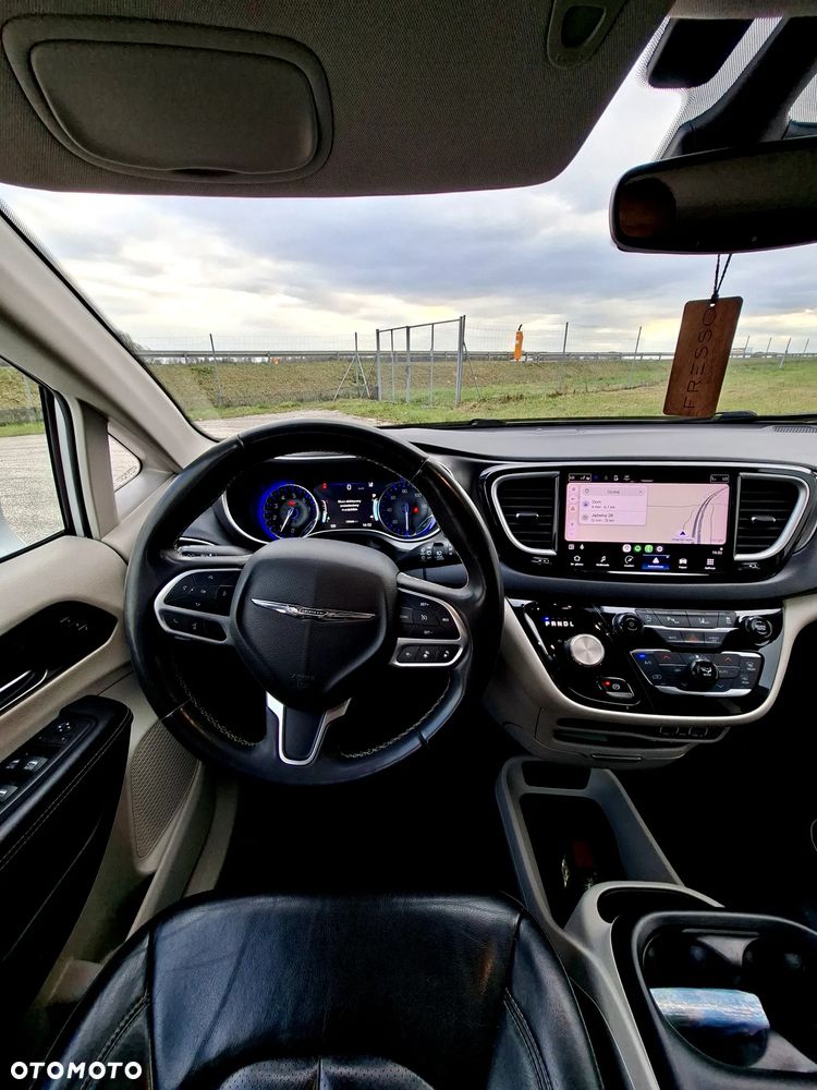 Chrysler Pacifica - 34