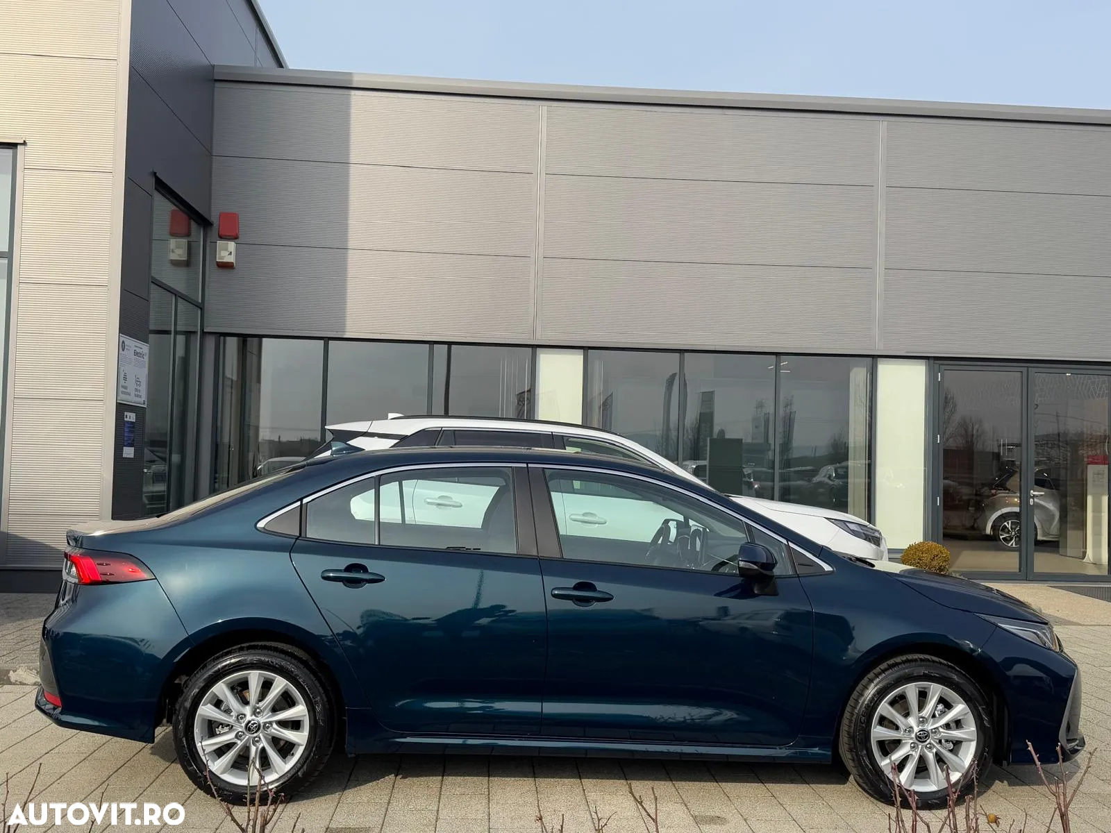 Toyota Corolla 1.8 HSD Business - 10