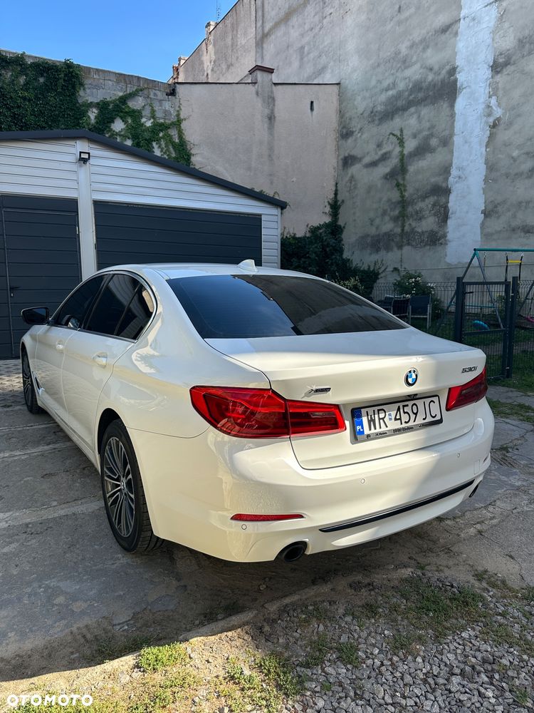 BMW Seria 5 530i xDrive Sport Line - 2