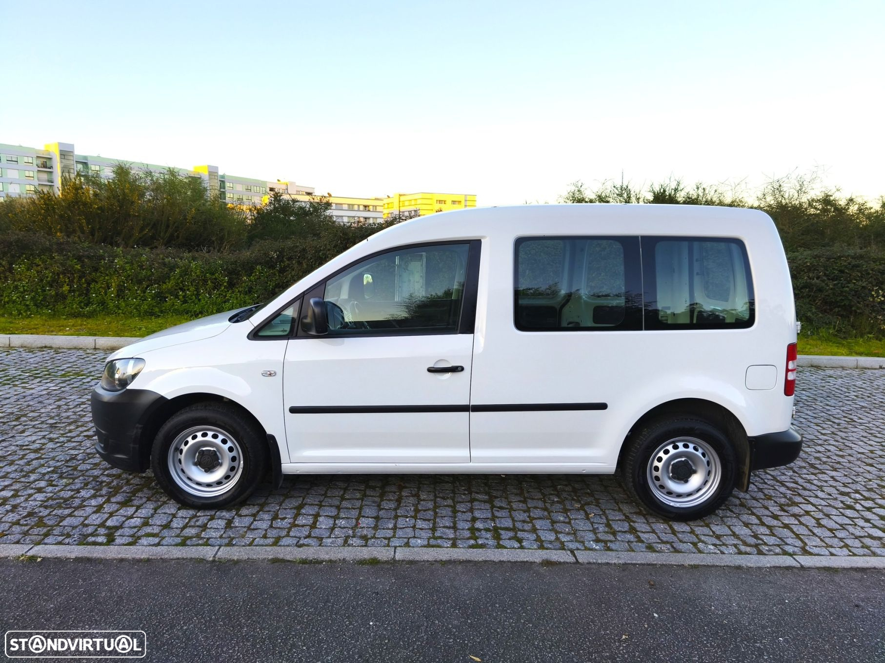VW Caddy 1.6 TDi Entry - 11