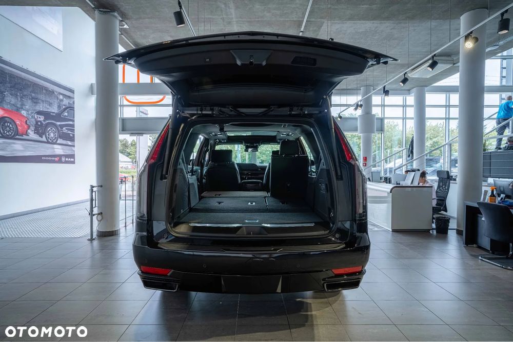 Cadillac Escalade - 16