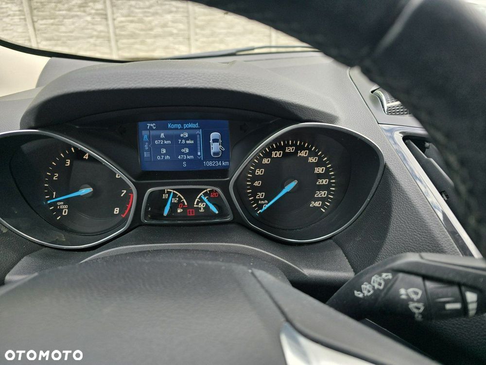 Ford Kuga 1.6 EcoBoost 2x4 Titanium - 16