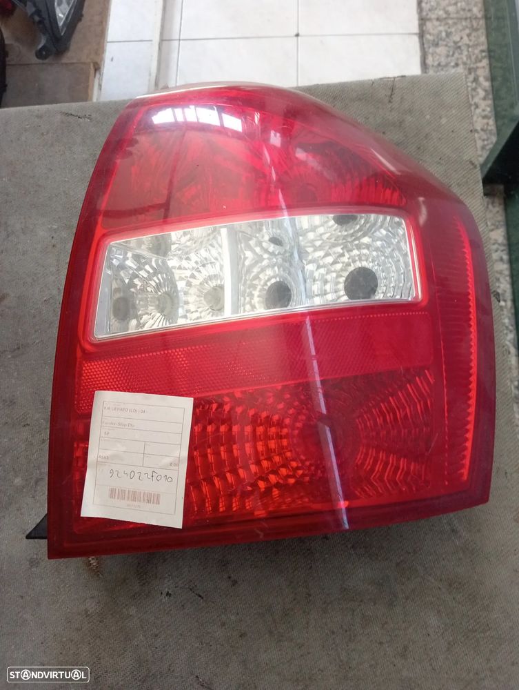 Farolim stop direito Kia Cerato 04 - / 924022F010 - 1