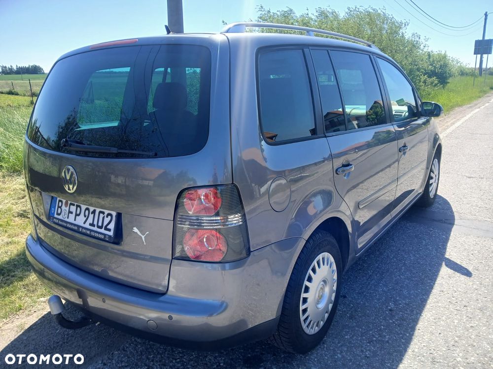 Volkswagen Touran 2.0 TDI DPF DSG Highline - 4