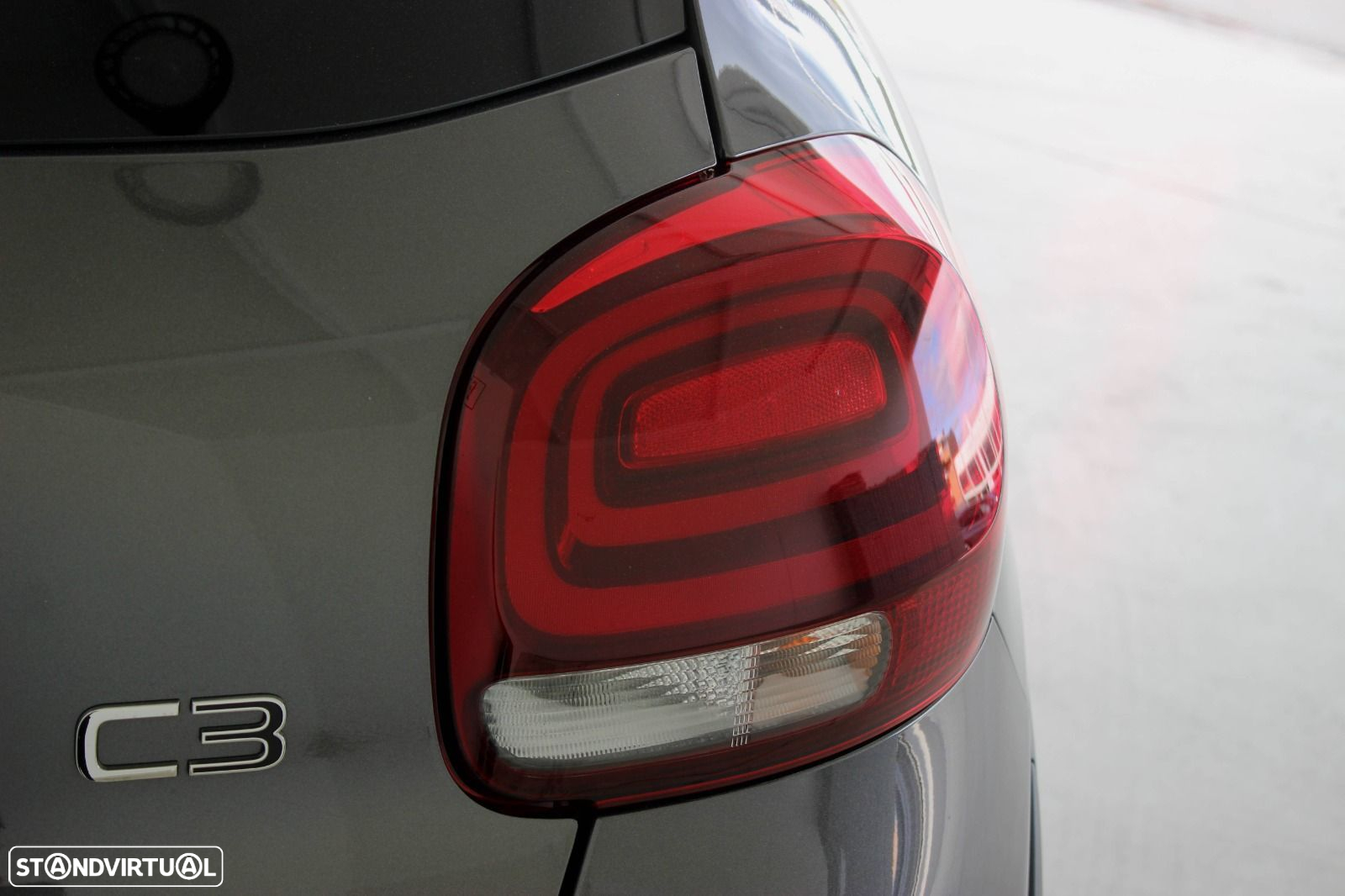 Citroën C3 1.2 PureTech Shine EAT6 - 8