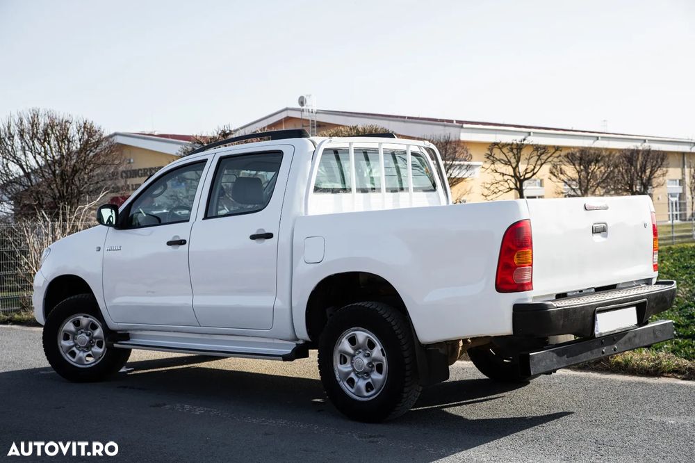 Toyota Hilux 4x4 Double Cab Life - 3