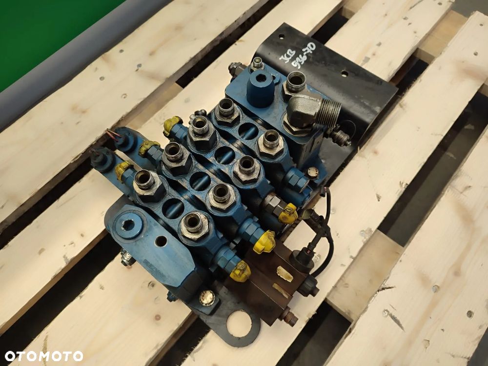 Rozdzielacz hydrauliczny 07260157 JCB 536-70 - 3